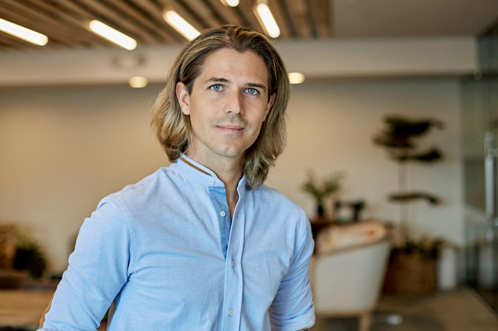 Close-up of a Band Collar on a men's shirt