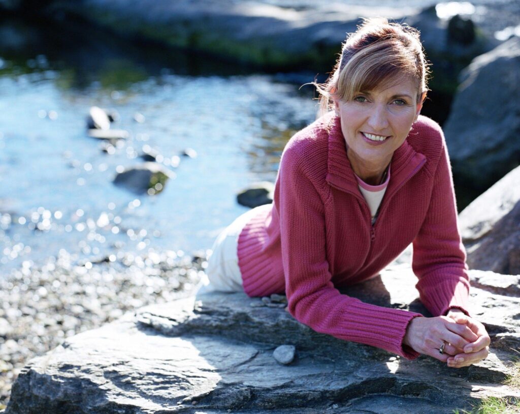 Modern zippered cardigan with sporty details