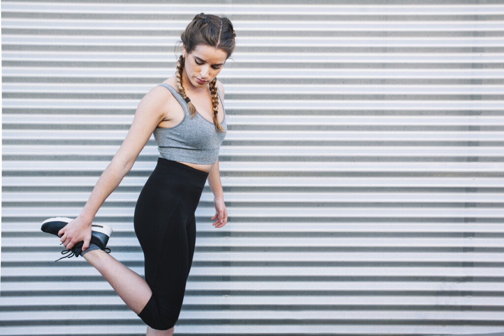 Capri-length leggings with laser-cut hems