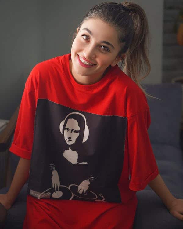 16 Types Of Customized T-Shirt Decorations That Women Love