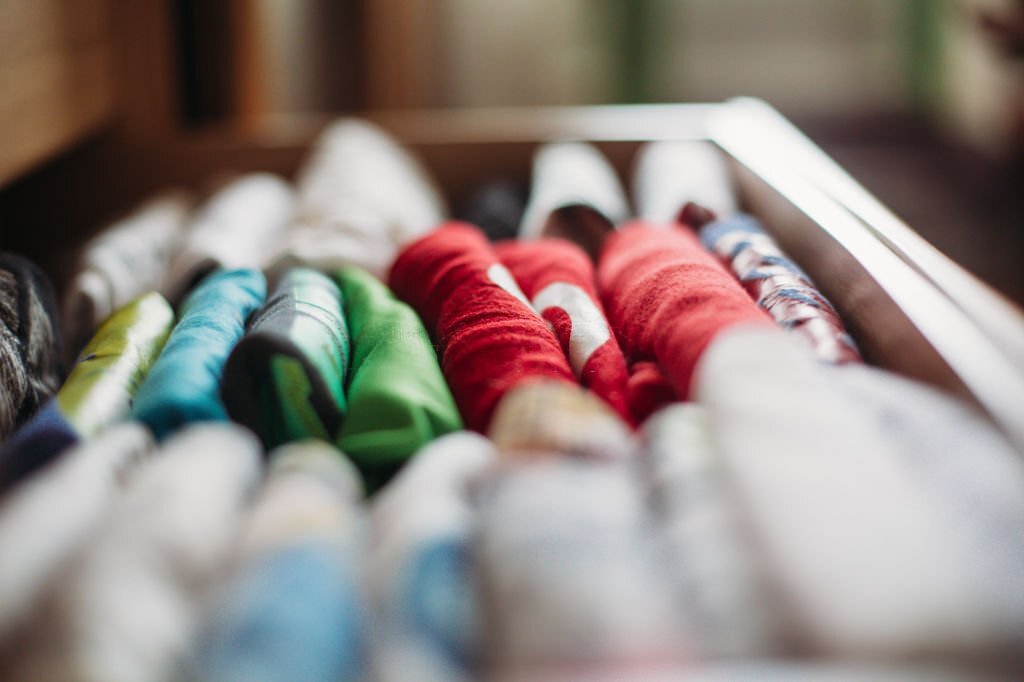 Microbial colonization on textile fibers under magnification